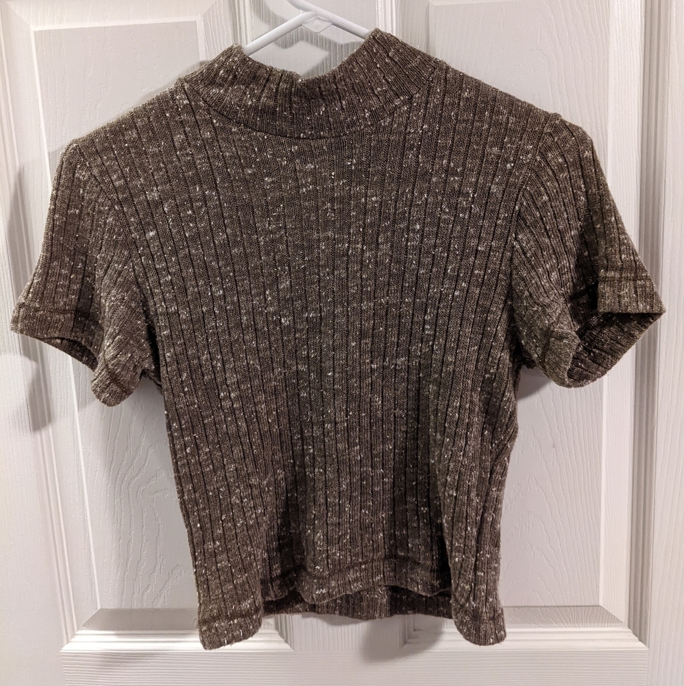 Olive green short sleeve crop turtleneck